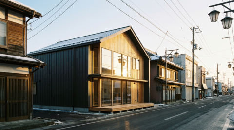 青森・越屋根のある自然素材の家