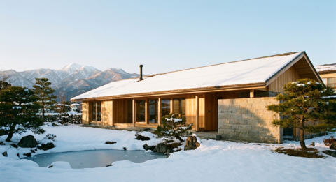 高山の冬の家